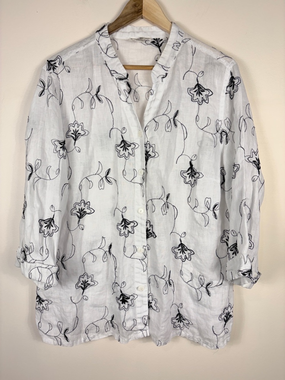 Susan Bristol White 100% Linen Button-Down Shirt Black Floral Embroidery